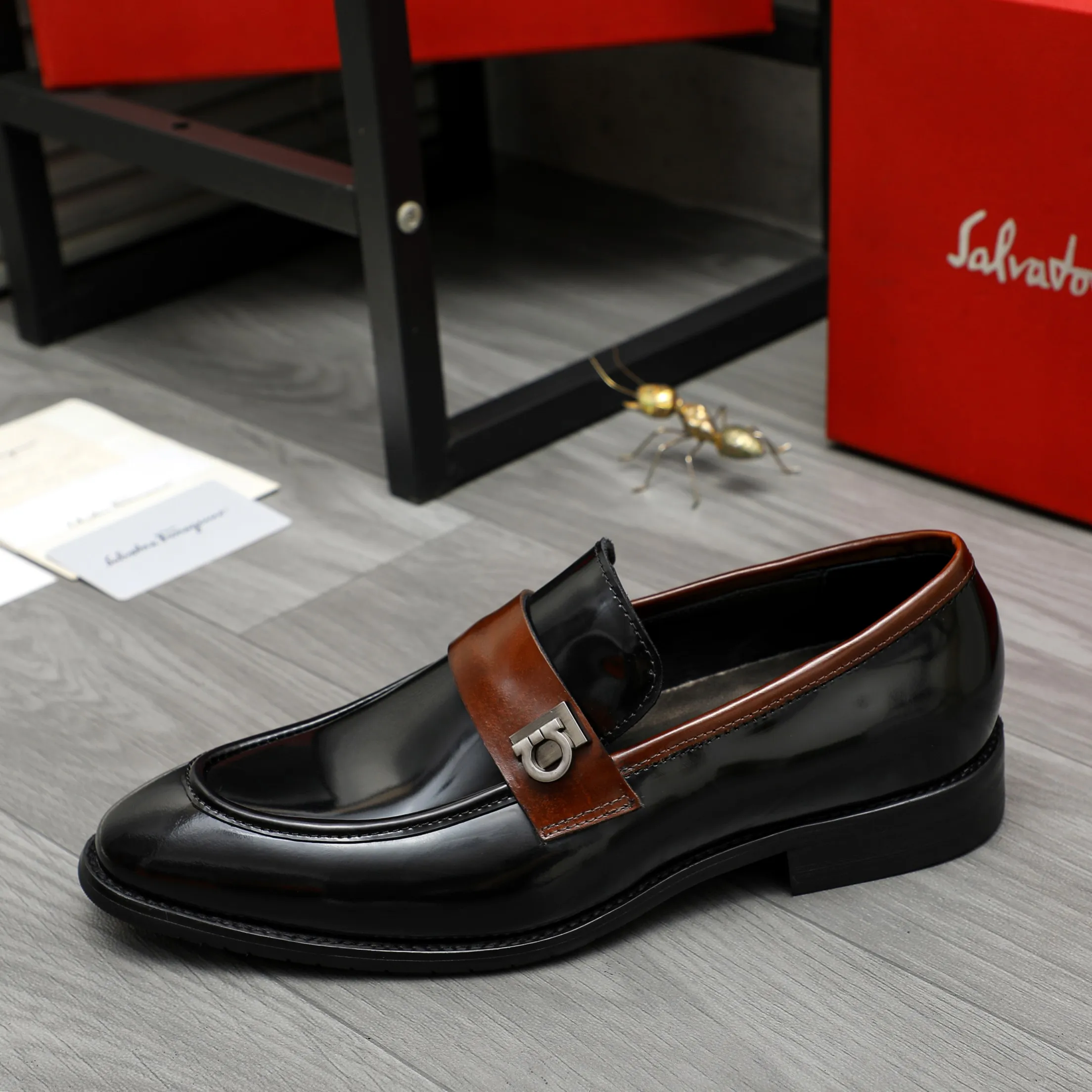 Men's shoes 💰460 Product trademark: Ferragamo "Ferragamo" business slip-on leather shoes Regular size: 39-44 Product materials: Selected high-quality pearlescent cowhide upper, cowhide lining, original outsole